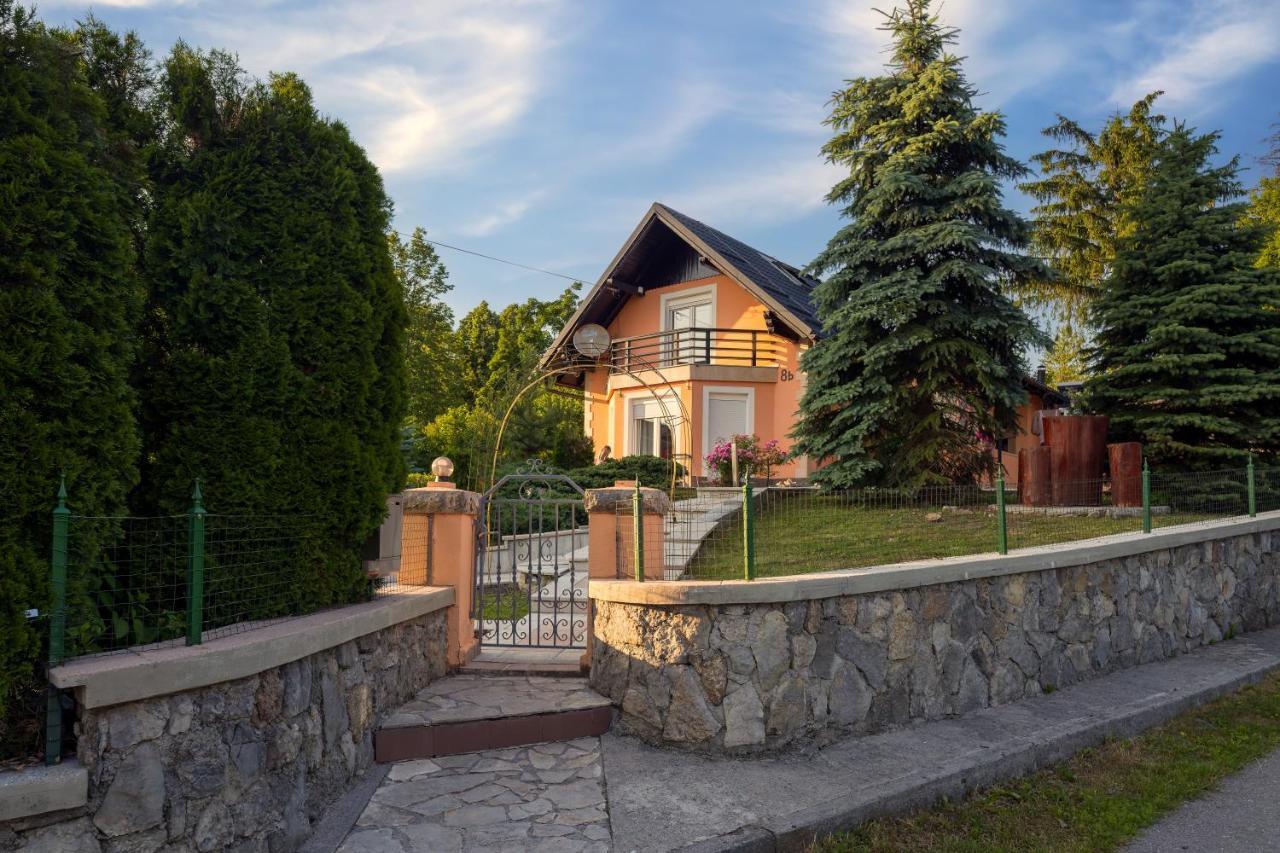 Villa Tratea - With A Heated Pool Tomici Экстерьер фото