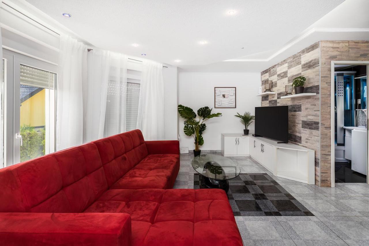 Villa Tratea - With A Heated Pool Tomici Экстерьер фото